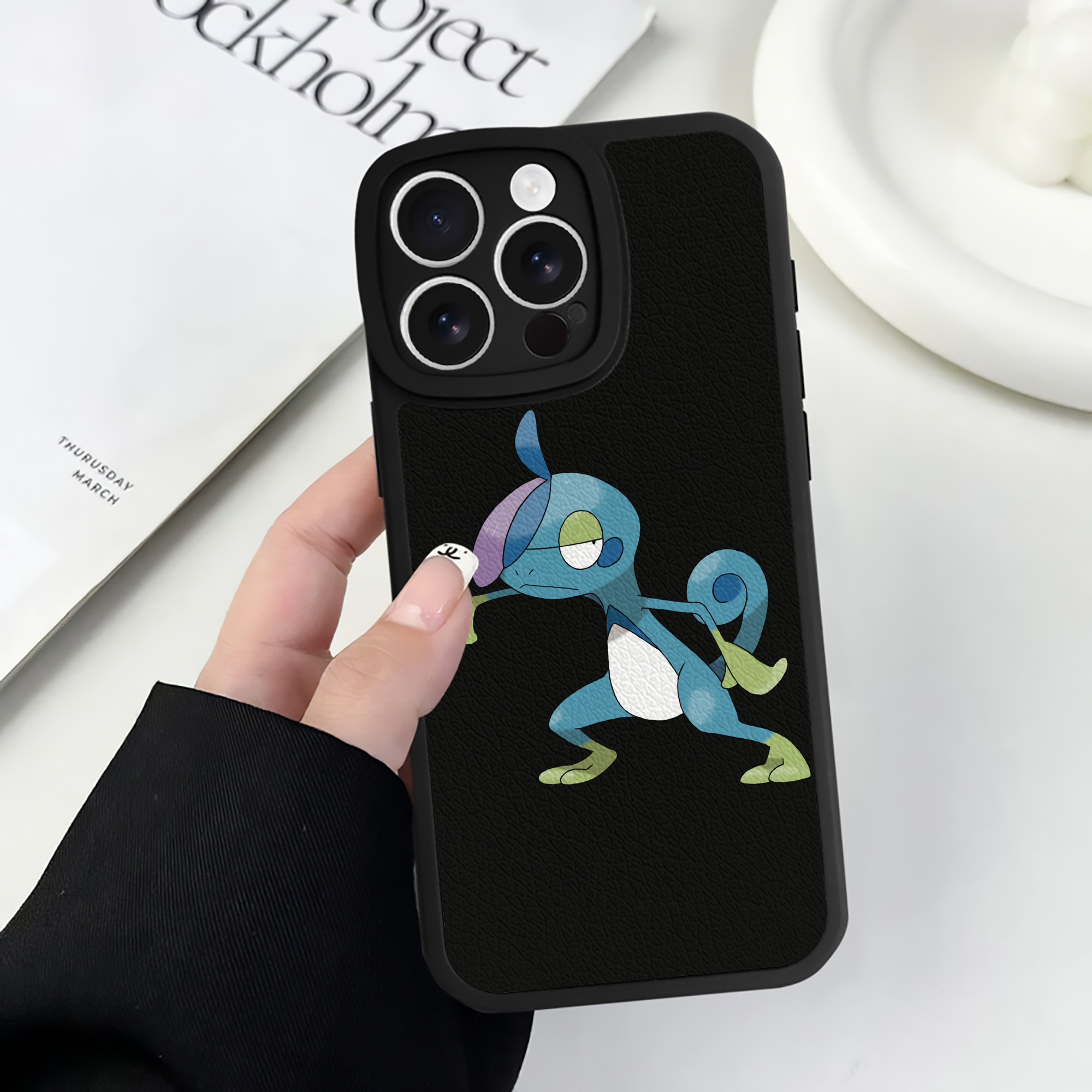 （画像用） ポケットモンスター Pokémon 【iPhone 16シリーズ対応】シリコンスマホケース（レザー調） 材質：シリコン